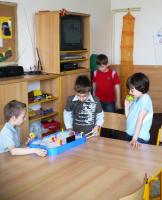 03.Tom�ek, Ji��k hraj� hokej, Kub�k  je rozhod��