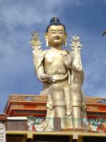 Buddha v nadživotní velikosti u klštera Likkir
